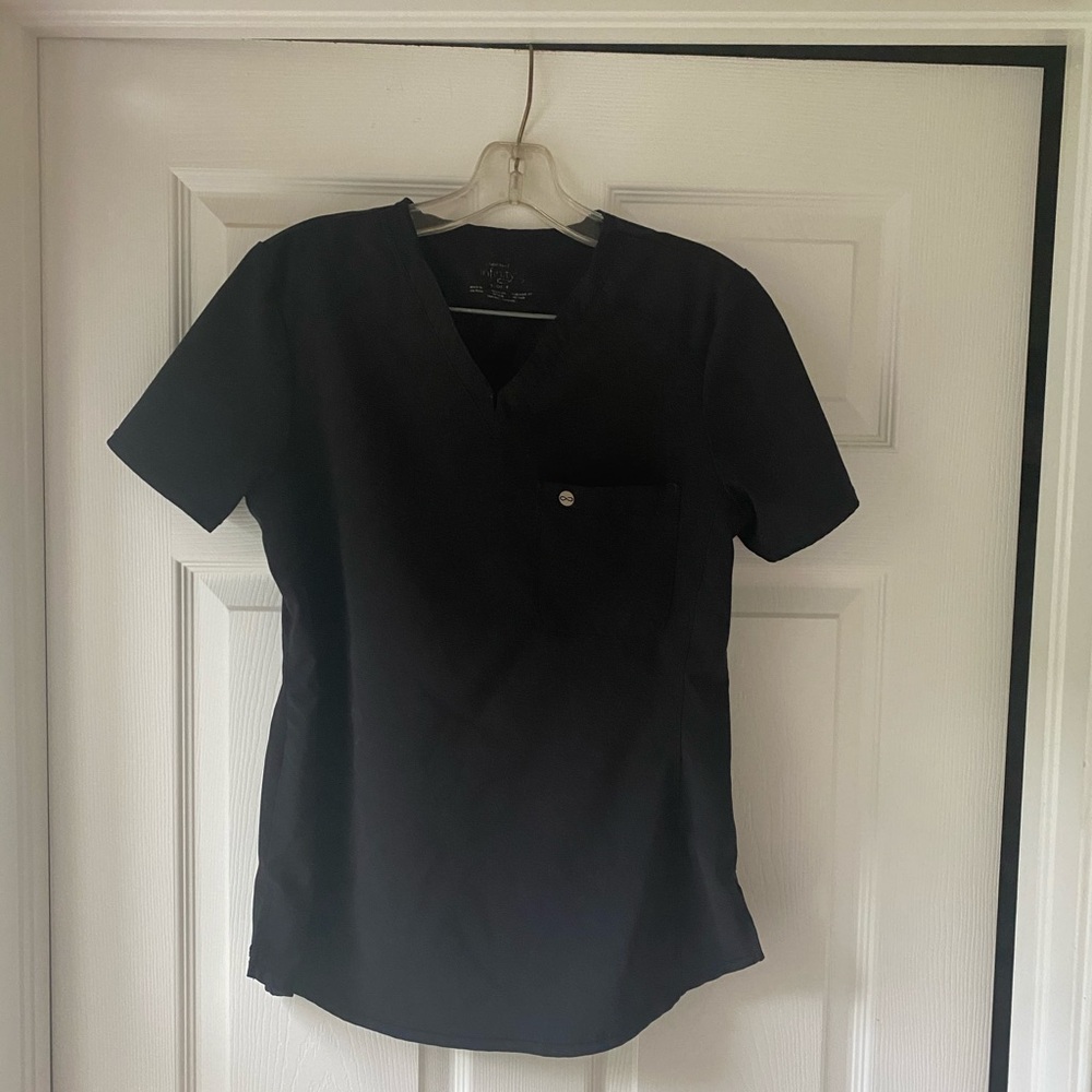 Cherokee v neck tuckable v neck top